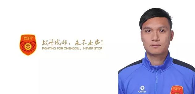 2018年即将过去，在新旧交替和年终焦虑之时，《淡蓝琥珀》这部概念深刻、却风格轻盈的电影，为冬日里的观众打开了一扇属于夏日忧郁而美丽的大门